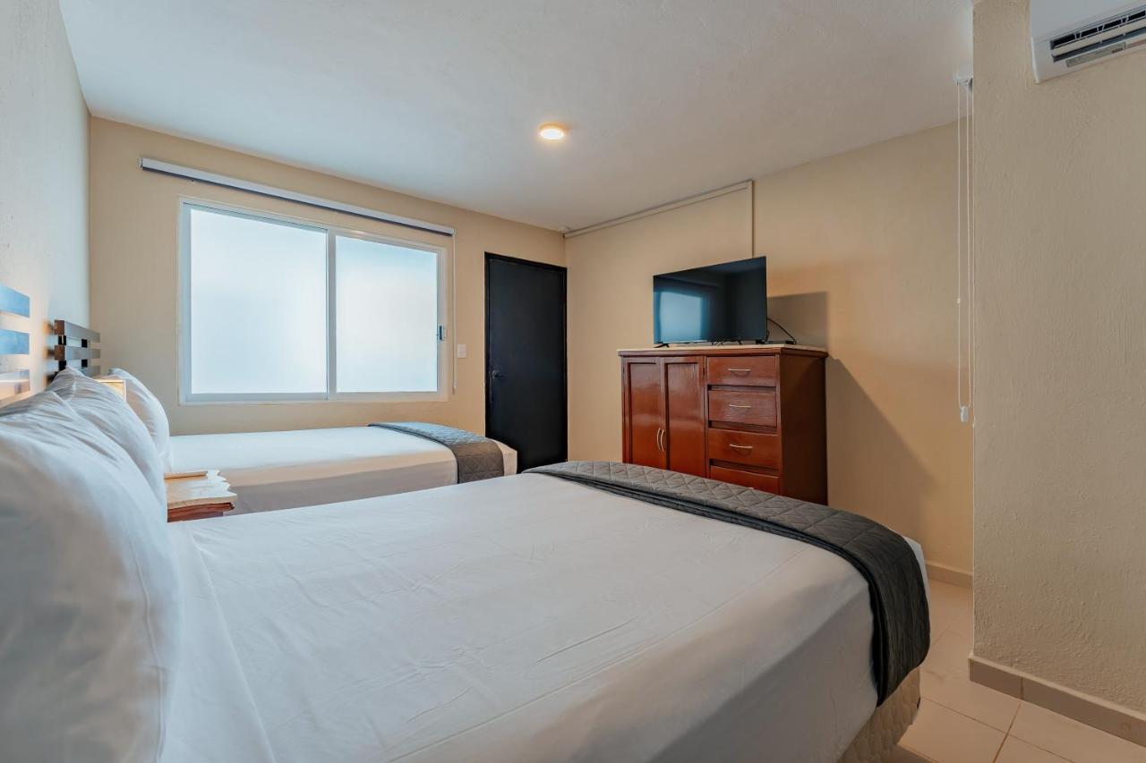 Hotel Brisas 5A Av, プレヤデルカーメン エクステリア 写真