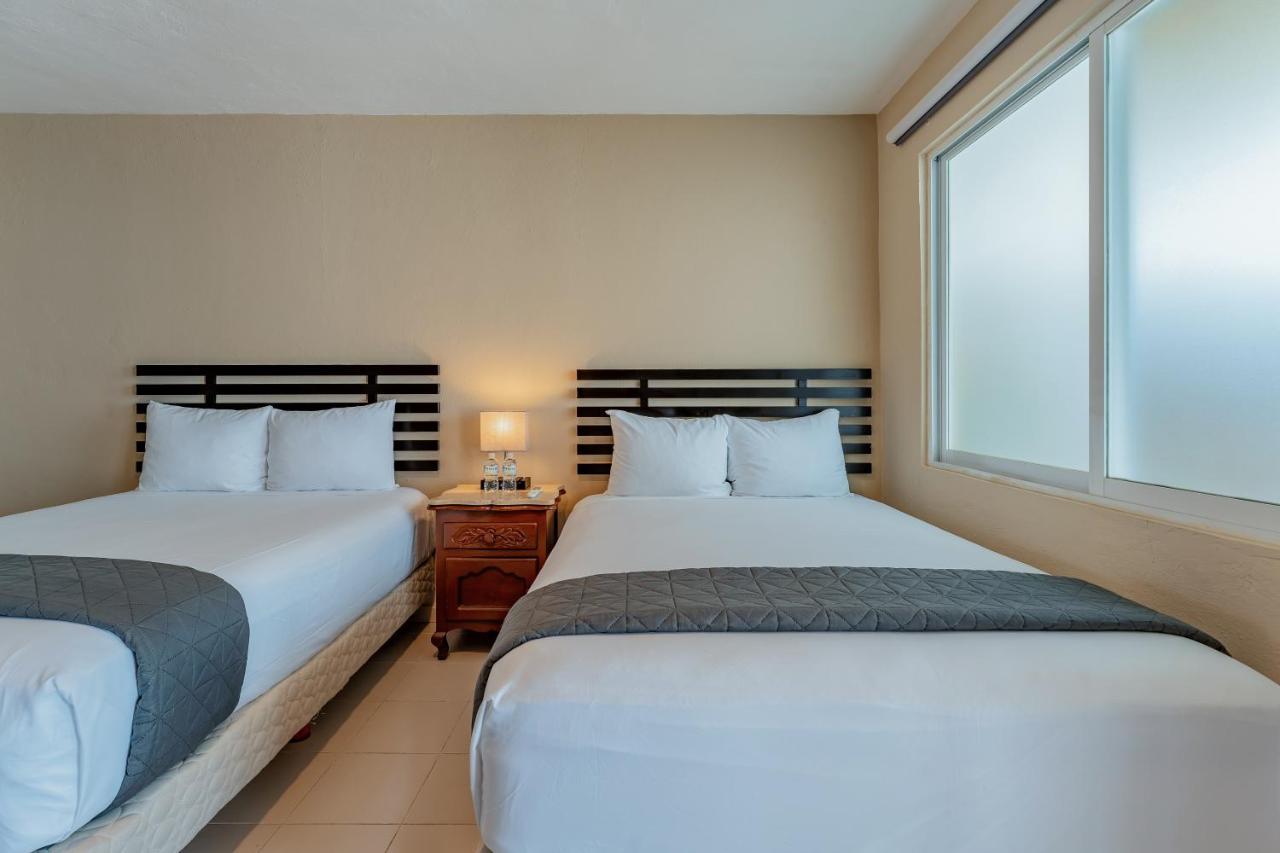 Hotel Brisas 5A Av, プレヤデルカーメン エクステリア 写真