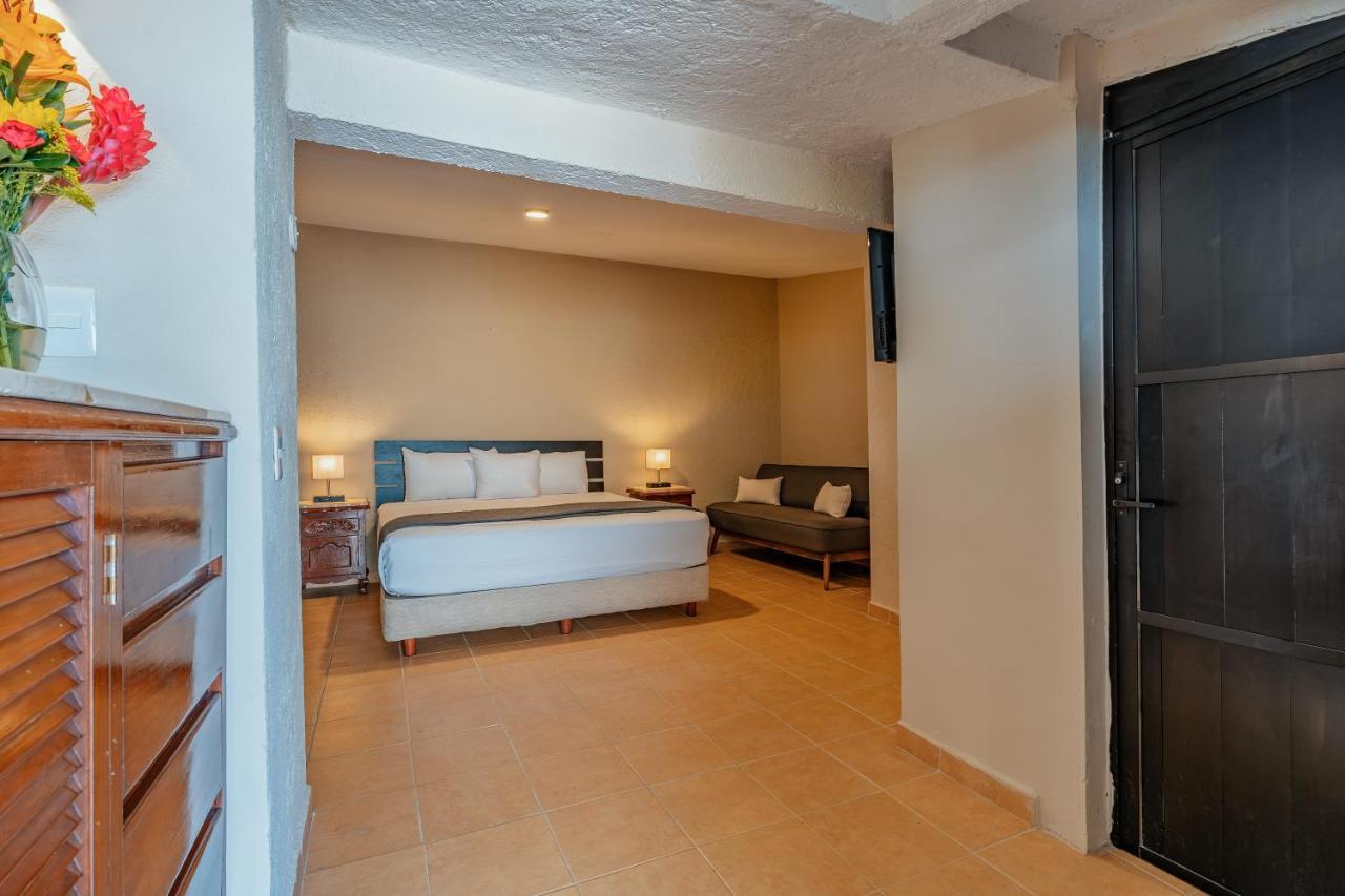 Hotel Brisas 5A Av, プレヤデルカーメン エクステリア 写真