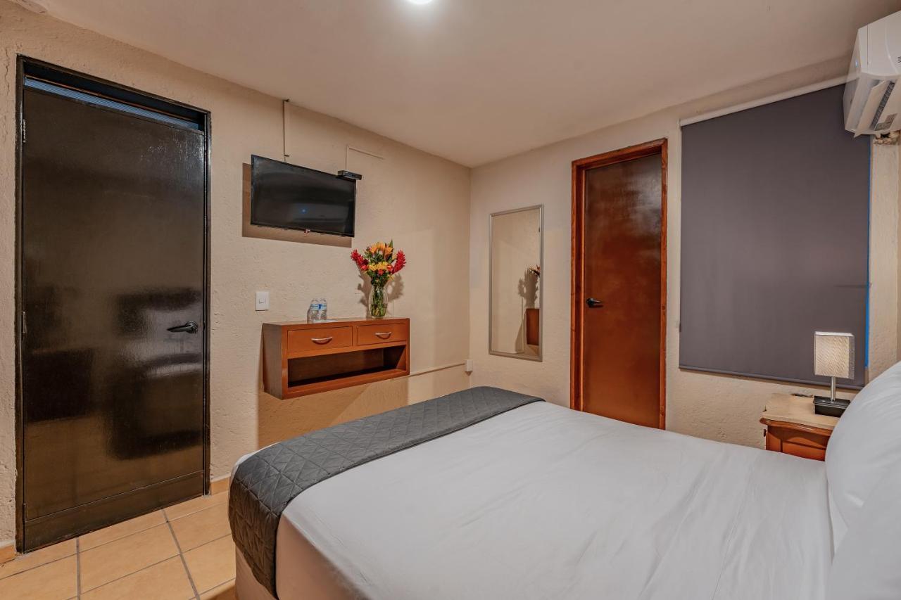 Hotel Brisas 5A Av, プレヤデルカーメン エクステリア 写真