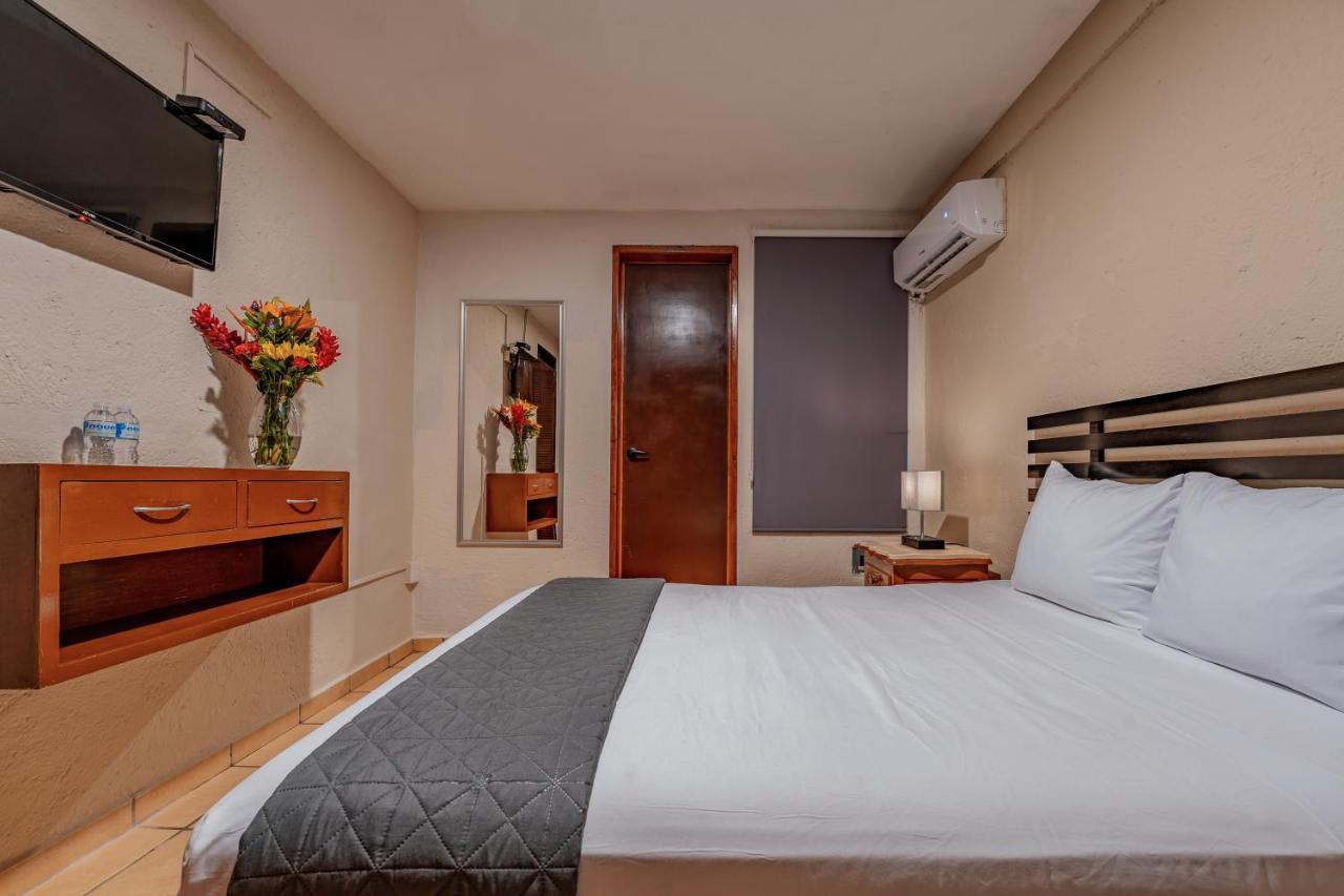 Hotel Brisas 5A Av, プレヤデルカーメン エクステリア 写真