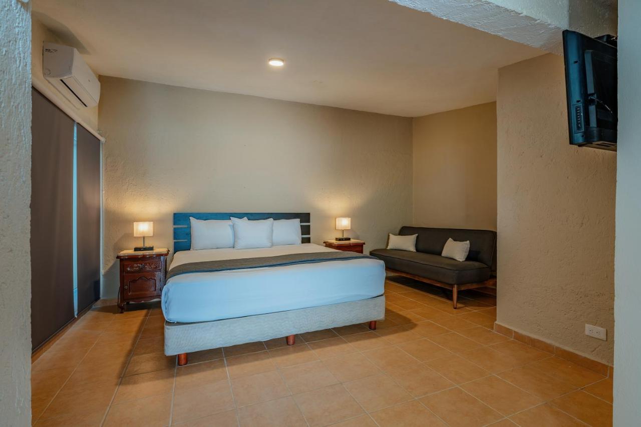 Hotel Brisas 5A Av, プレヤデルカーメン エクステリア 写真