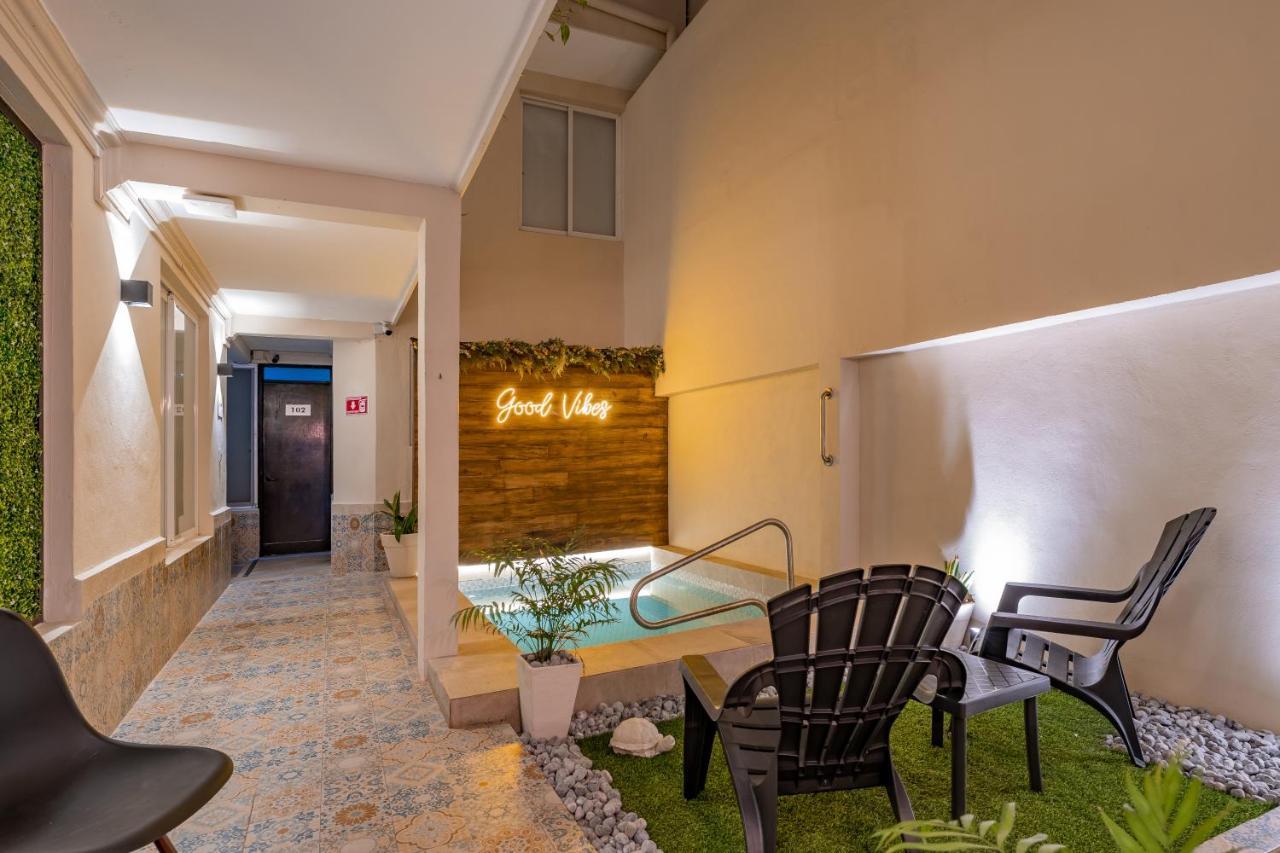 Hotel Brisas 5A Av, プレヤデルカーメン エクステリア 写真