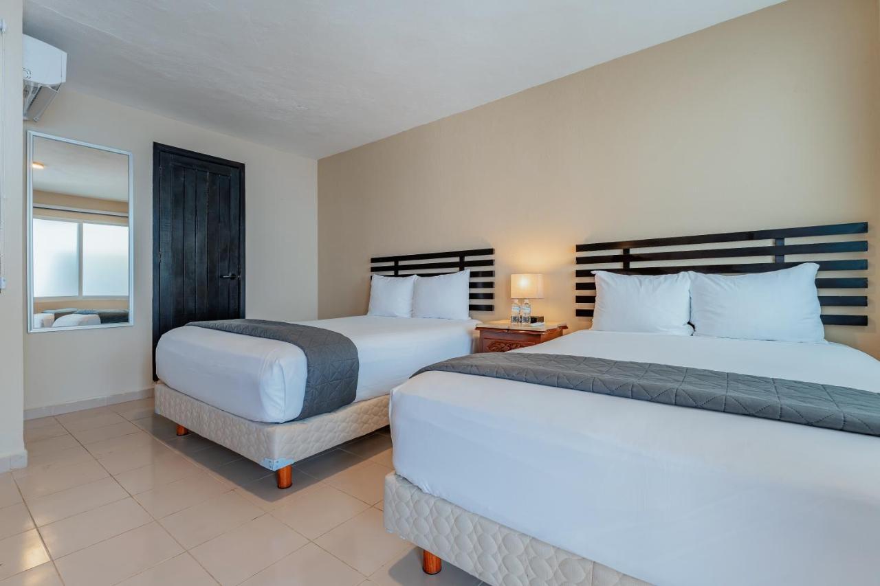 Hotel Brisas 5A Av, プレヤデルカーメン エクステリア 写真