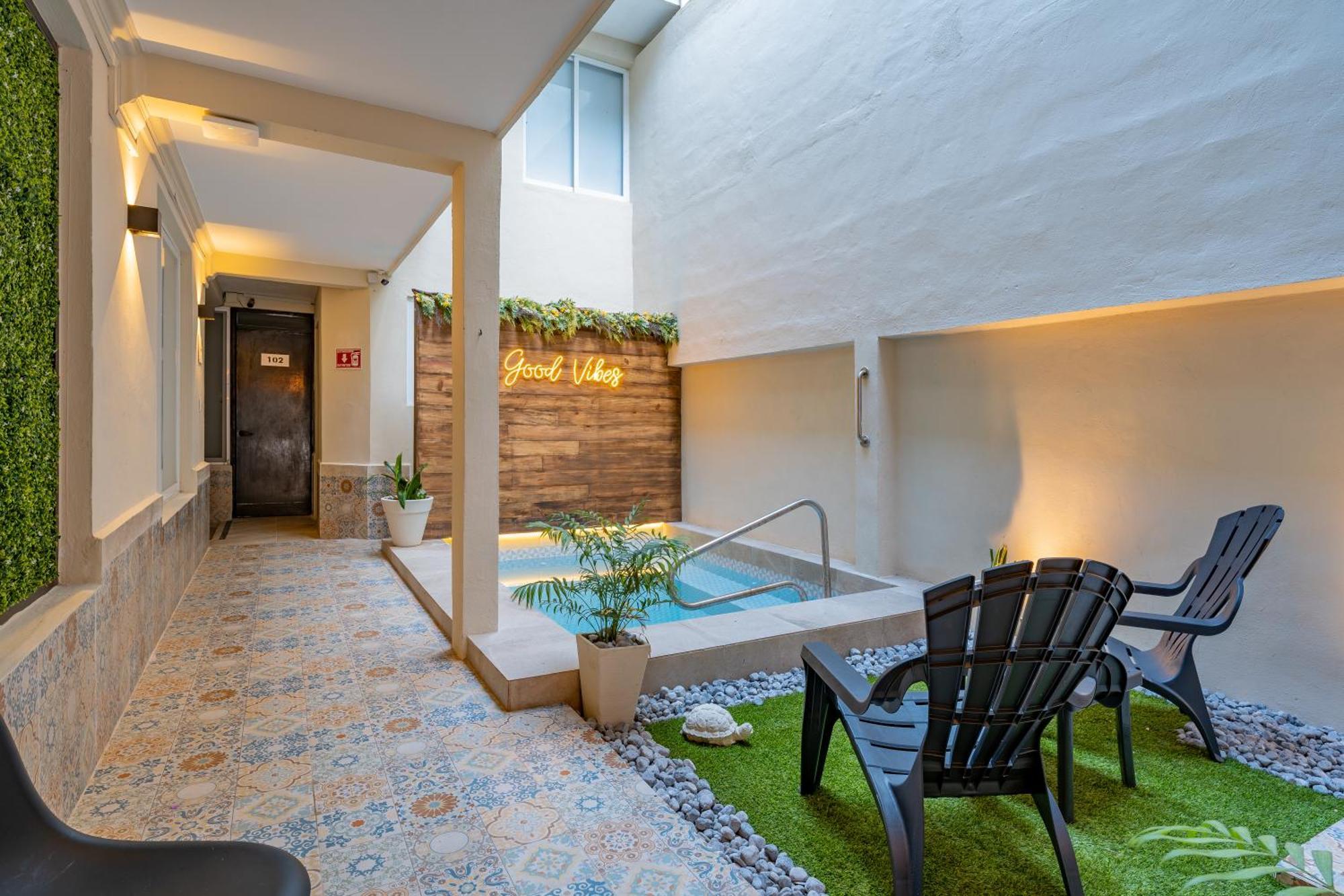Hotel Brisas 5A Av, プレヤデルカーメン エクステリア 写真